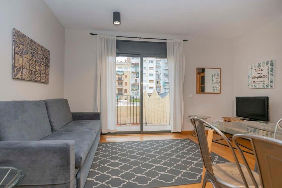 2 Bedroom With Balcony In Eixample 1-1 Appartamento Barcellona